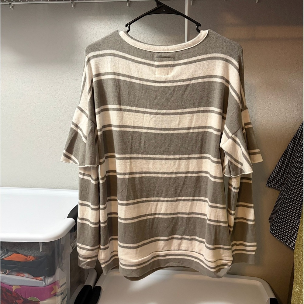 NEW Chaser Grey White Striped Ruffle Long Sleeve Knit Top MEDIUM - Picture 5 of 5